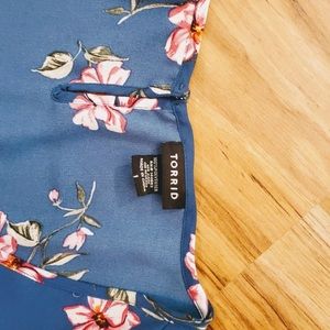 Torrid Floral Short Flutter Sleeve Blouse Shirt 1